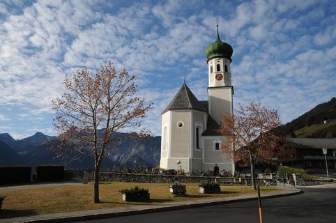 Bartholomäberg, Katholische Pfarrkirche Heiliger Bartholomäus und Friedhof 3