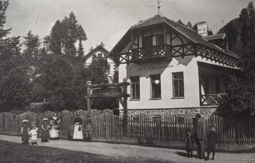 Mauterndorfer Kindergarten im Jahr 1908 ©Hanno Bayr, Berlin trifft Mauterndorf – Eine Reise mit Epenstein und Göring (Peter Klammer Verlag, 2017).jpg