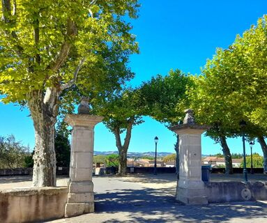 Place des Ormeaux Viviers les Montagnes