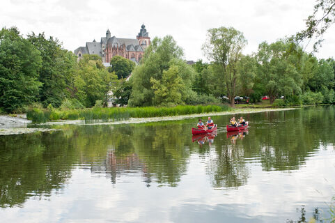 Auf der Lahn in Wetzlar mit dem Kanu unterwegs.