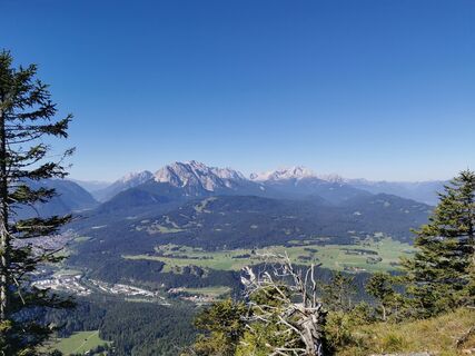 Ausblick in Richtung Zugspitzemassiv