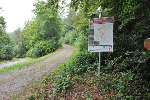 Einstiegstafel zum Qualitätsweg "Boller Felsen" am Wanderparkplatz Eichendorffstraße