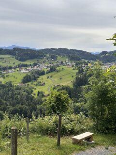 Fotografija s spletne strani Cyrill Bischof na poti