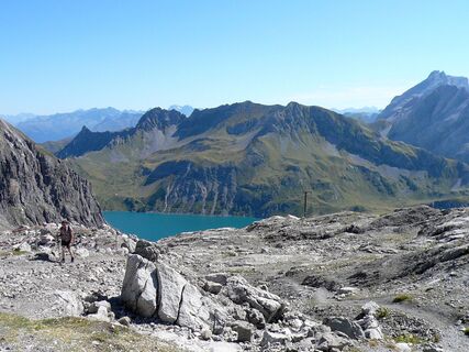 Blick auf den Lünersee hinunter