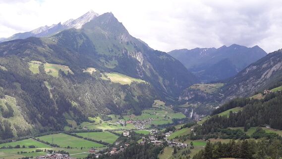 11.3 km Blick Richtung Großvenediger und Wasserfall Steiner Alm