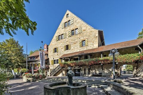 Deutsch Hof mit Weinbrunnen | Güglingen | HeilbronnerLand