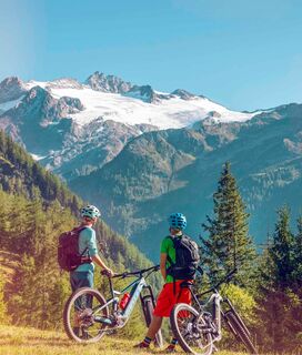 Mountainbiker auf der Route Vallée du Trient, Massiv des Trient