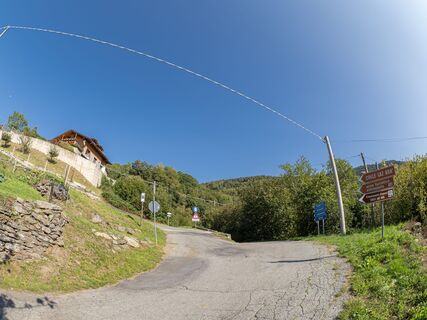 Von Ruata steigt man Richtung Lazzarà auf