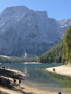 Rifugio Biella dal lago di Braies