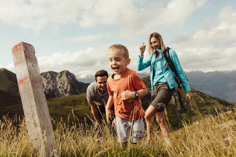 Familienwanderung-Golzentipp-Kindermeile-TVB-Osttirol-c-Attic-FilmGmbH-Obertilliach-1.jpg