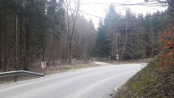 Links über Dobrabach-Brücke