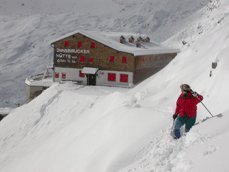 Verschneite Innsbrucker Hütte, copyright by Innsbrucker-Hütte