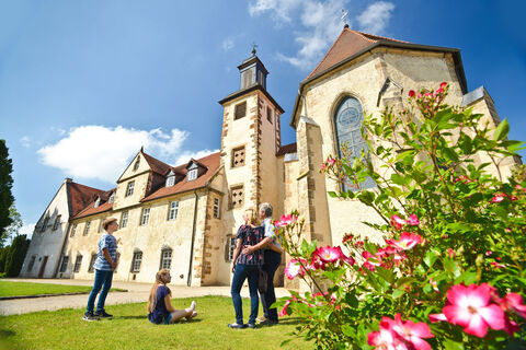 Morschen Kloster Haydau mit Besuchern