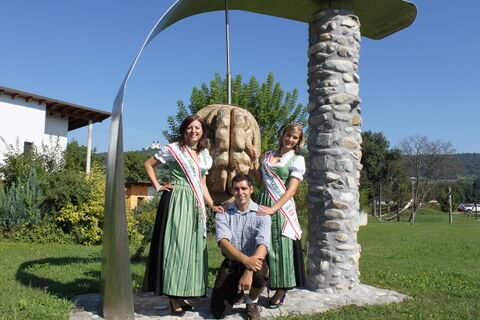 Nussskulptur in Krummnußbaum