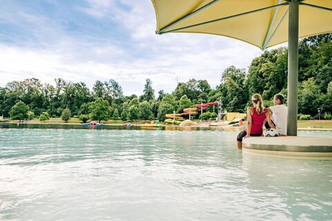 Genießen und entspannen im Freibad Fürstenfeld.