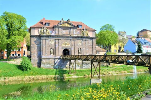 Breisacher Rheintor im Frühjahr