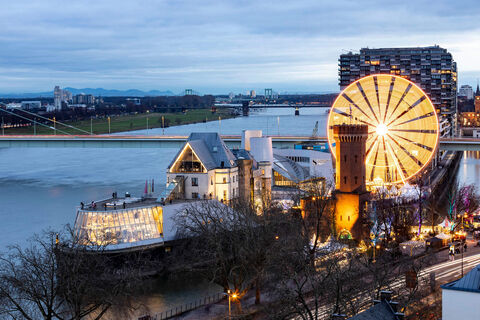 Kölner Hafenweihnachtsmarkt am Schokoladenmuseum