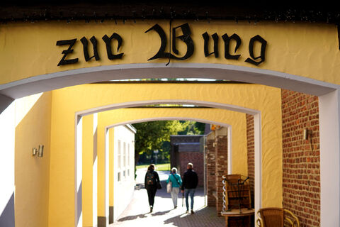 Brüggen-Durchgang zur Burg