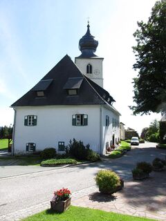 Pfarrhof, Kirche, Naturdenkmal Winterlinde