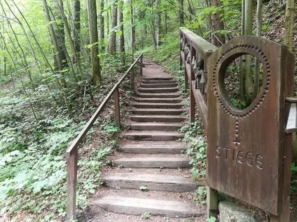 Stiege entlang des Bibelweges