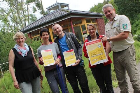 Bezwinger des Wildnis-Trails am Ende der letzten Etappe in Zerkall