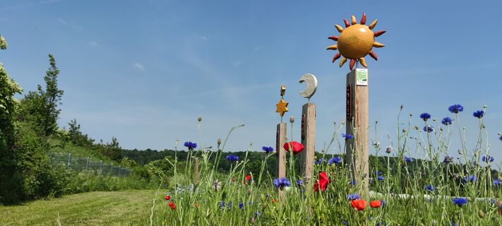 Skulpturen an Tor zum Sauerland