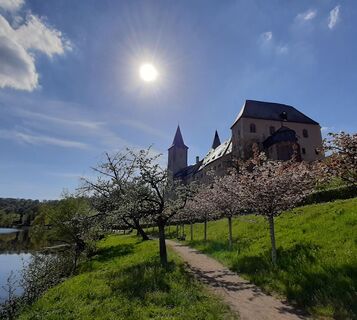 Mulderadweg bei dem Schloss Rochlitz