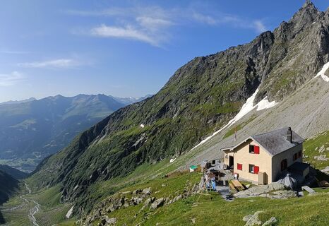 Puntegliashütte im Sommer