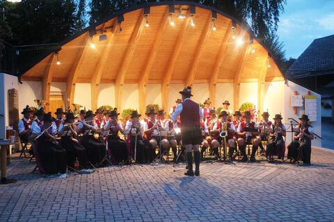 Platzkonzert der Trachtenmusikkapelle Tauplitz am Dorfplatz