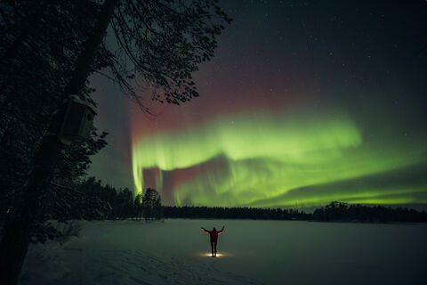 Nordlichter auf dem See in Ruka-Kuusamo