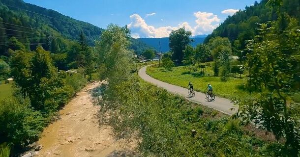 Seentalradweg entlang des Riegerbachs Blickrichtung Döbriach am Millstätter See