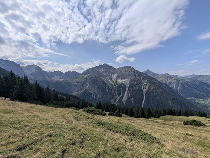 Fotografija s spletne strani Arne Schlieder na poti