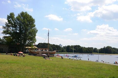Salzgittersee, Wanderweg 32 mit Einkehrmöglichkeit am Café del Lago
