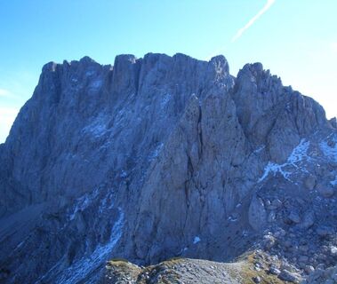 Der mächtige Trogkofel wirft seine Schatten