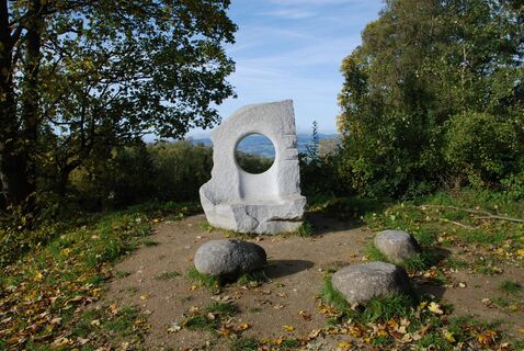kunstwerk 25 jahre-wackelstein von gerhard eilmsteiner