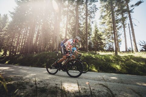 Bergab durch den Wald Richtung Kindberg