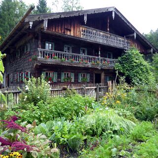 Das Lohnergütl stand ursprünglich in Oberndorf-Bichlhaiden und wurde 1666 erbaut.