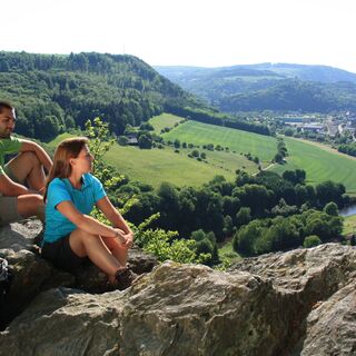 Blick von der Hohen Lay auf die Lahn und Nassau