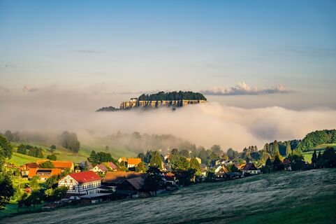 Blick von Pfaffendorf auf die Festung Königstein