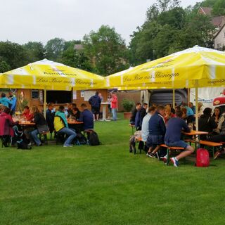 Garten und Rastmöglichkeit bei KanuTours Camburg