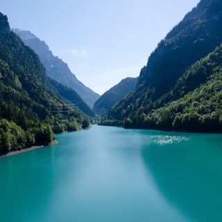 Mapragg Stausee mit Blick Richtung Calanda