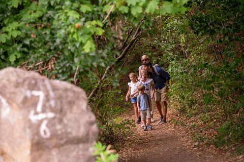 Familie auf dem Kaiser-Wilhelm-Weg