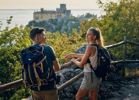 Der Rilkeweg entlang der Küstenklippe ist nach dem berühmten deutschen Dichter Rainer Maria Rilke benannt.