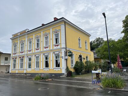 Bahnhofshotel und -reste