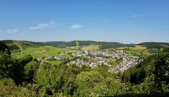 diemelsee-ueberlaufend c) Stadtmarketing Marsberg CC-BY-SA.jpg