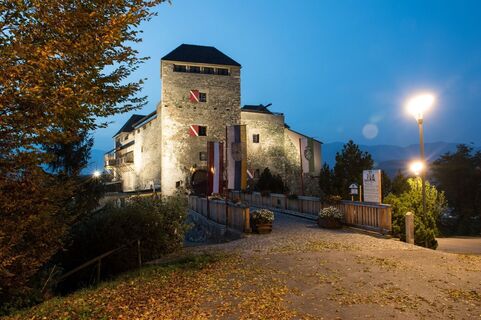 Burg Oberkapfenerg FR: Fotostudio Helmut Reisinger