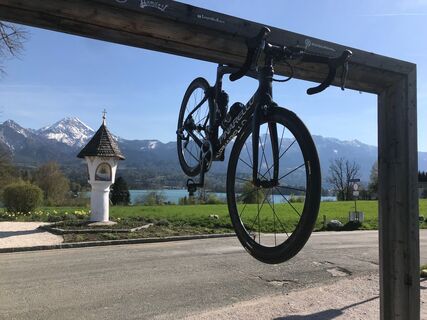 Berühmter Fotopunkt beim Egger Marterln auf der Nordseite des Faaker Sees.