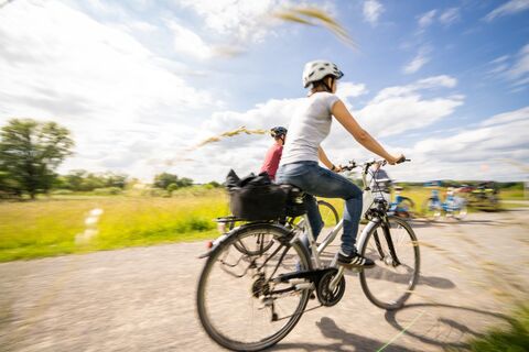 Radfahrende in Monheim am Rhein