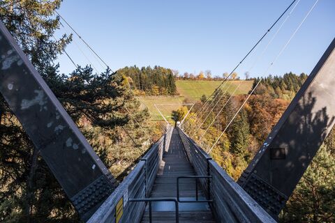Benni Raich Brücke im Herbst