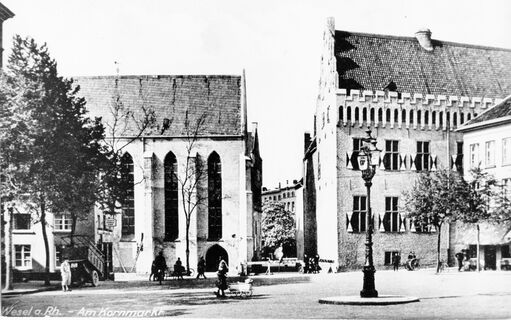 Kornmarkt Wesel mit Herzogschloss und Johanniter-Komturei